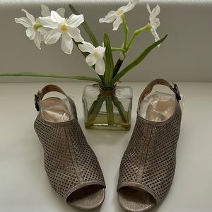 Paul Green Sandal, silver grey, Women’s Size 9